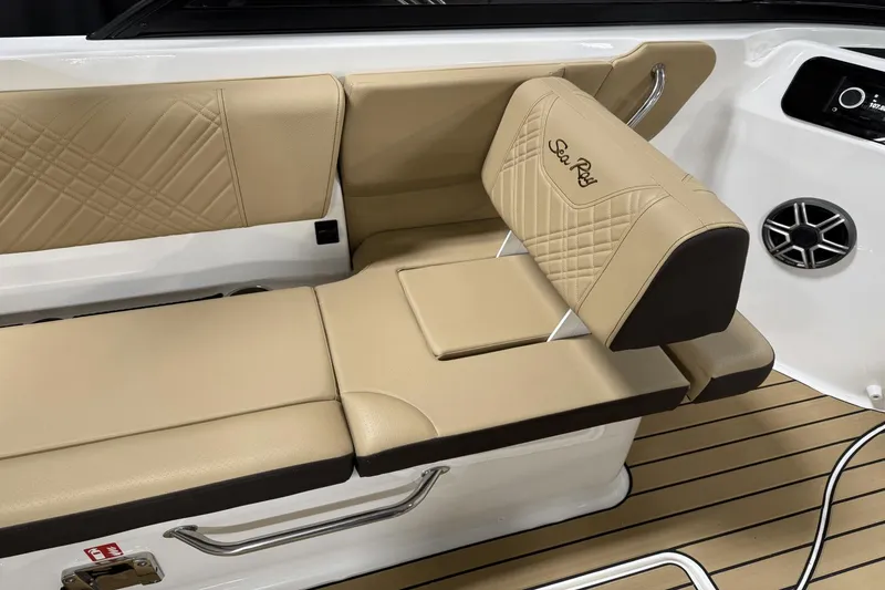 Slide: The Image of Sea Ray SDX 230 Outboard 2026 - 35