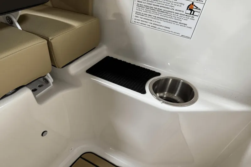 Slide: The Image of Sea Ray SDX 230 Outboard 2026 - 36