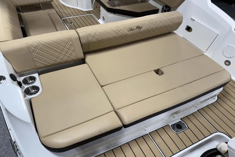 Slide: The Image of Sea Ray SDX 230 Outboard 2026 - 18