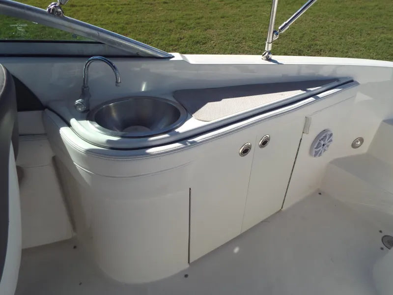 Slide: The Image of Sea Ray 260 Sundeck 2011 - 10