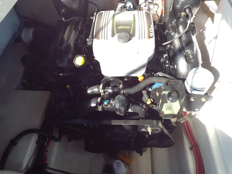 Slide: The Image of Sea Ray 260 Sundeck 2011 - 11