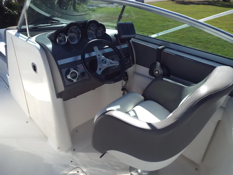 Slide: The Image of Sea Ray 260 Sundeck 2011 - 3