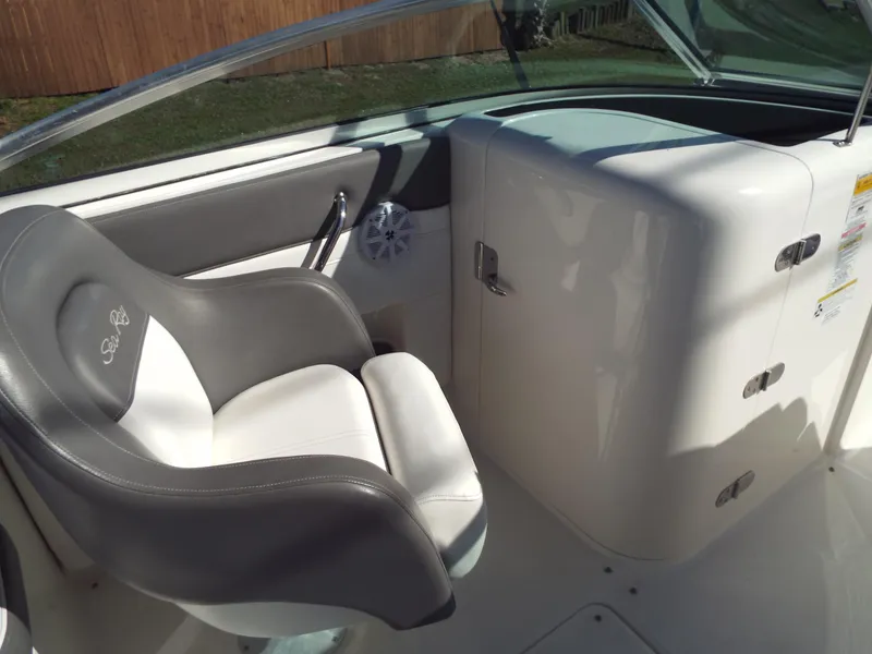 Slide: The Image of Sea Ray 260 Sundeck 2011 - 4