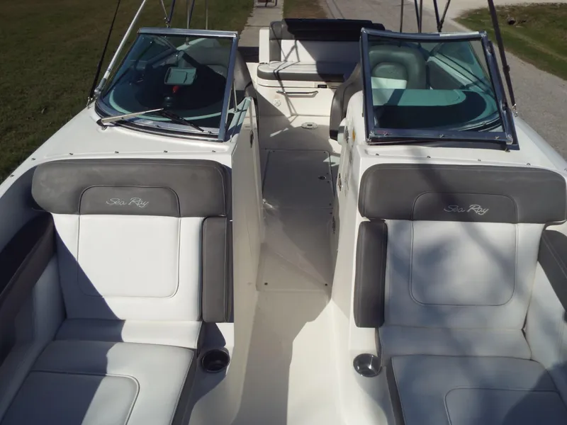 Slide: The Image of Sea Ray 260 Sundeck 2011 - 6