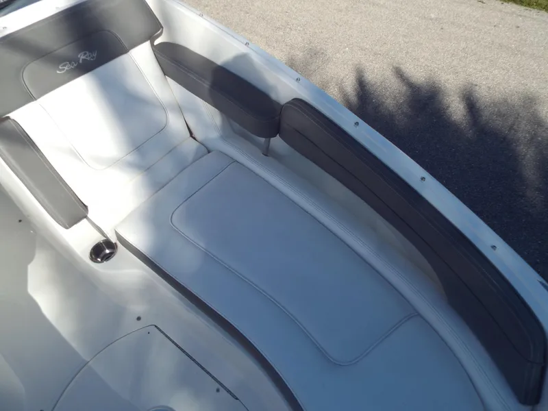 Slide: The Image of Sea Ray 260 Sundeck 2011 - 7