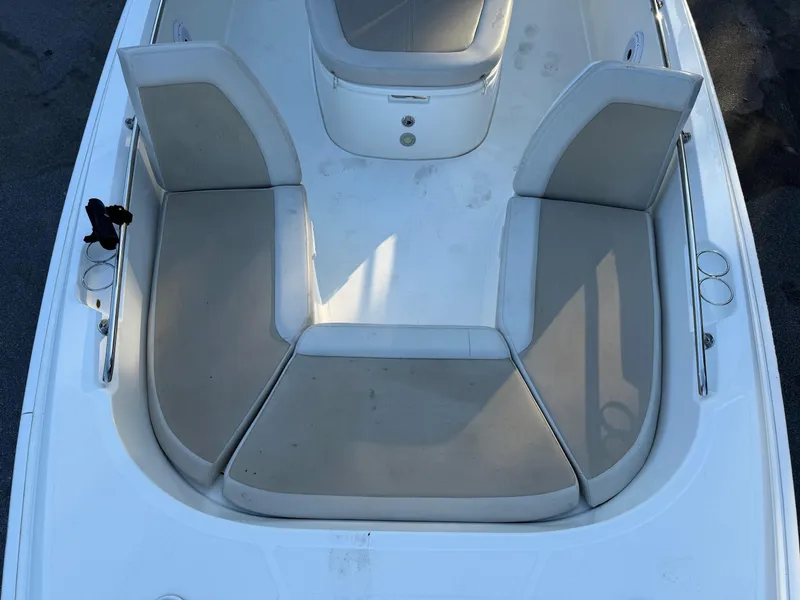 Slide: The Image of Boston Whaler 270 Dauntless 2018 - 11