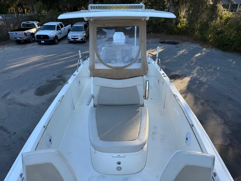 Slide: The Image of Boston Whaler 270 Dauntless 2018 - 12