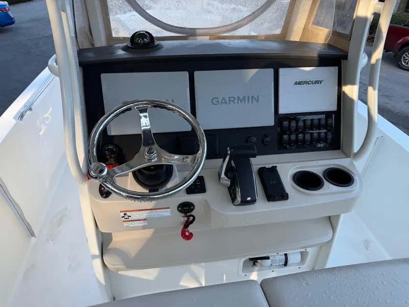 Slide: The Image of Boston Whaler 270 Dauntless 2018 - 13