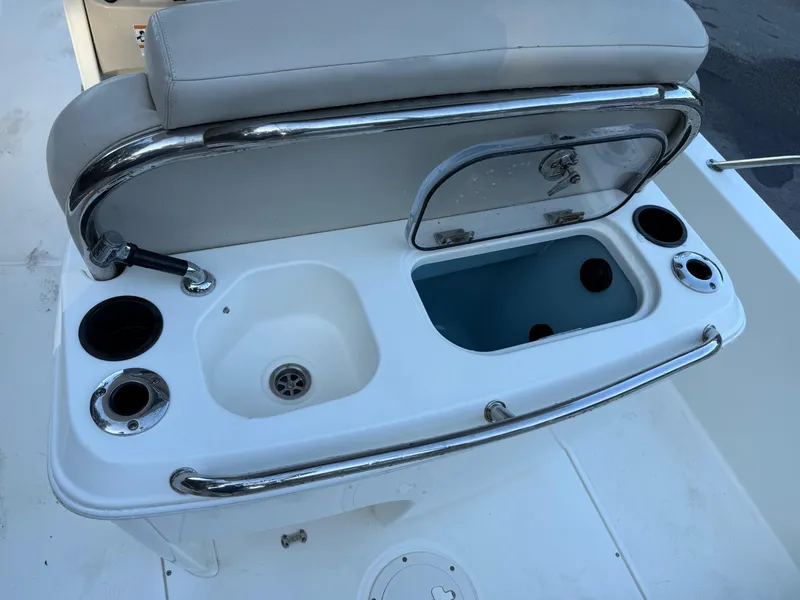 Slide: The Image of Boston Whaler 270 Dauntless 2018 - 7