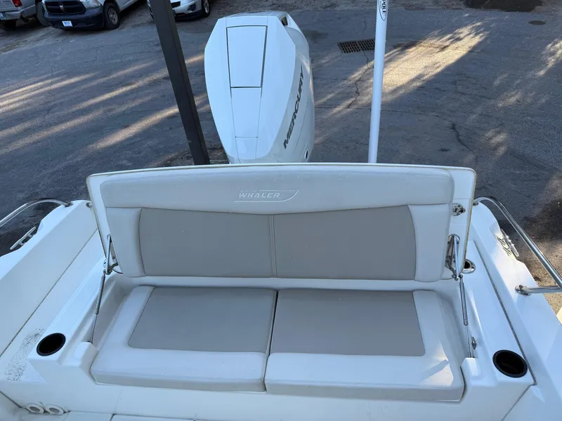 Slide: The Image of Boston Whaler 270 Dauntless 2018 - 8