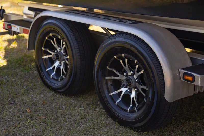 Slide: The Image of Everglades 253 Center Console 2017 - 56