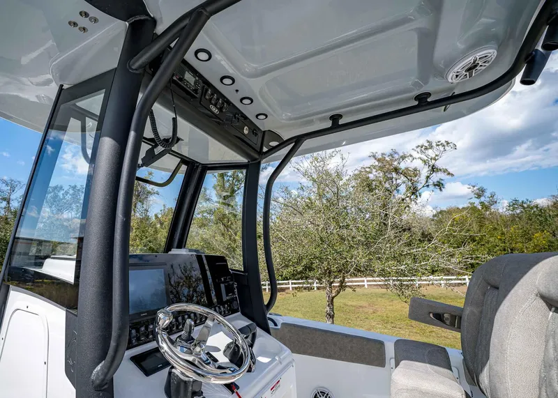 Slide: The Image of Interior view of 2025 Sea Hunt Ultra 275 SE boat cockpit with steering wheel. - 41