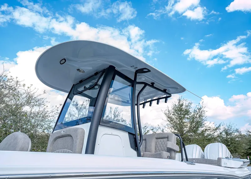 Slide: The Image of 2025 Sea Hunt Ultra 275 SE boat with sleek design under a blue sky. - 43