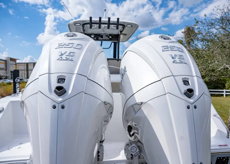 Slide: The Image of Twin 250 V6 engines on a 2025 Sea Hunt Ultra 275 SE boat. - 5