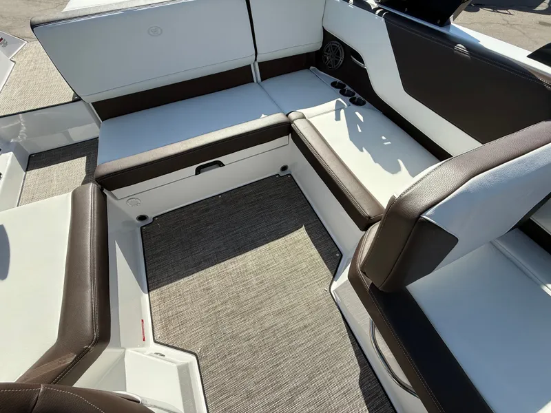 Slide: The Image of Cobalt CS23 Surf 2025 - 456