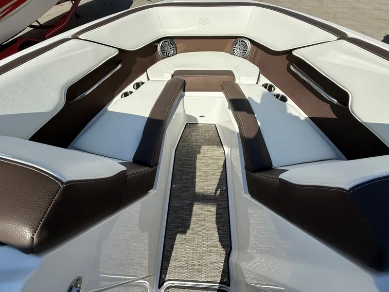 Slide: The Image of Cobalt CS23 Surf 2025 - 532