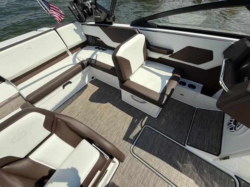 Slide: The Image of Cobalt CS23 Surf 2025 - 544