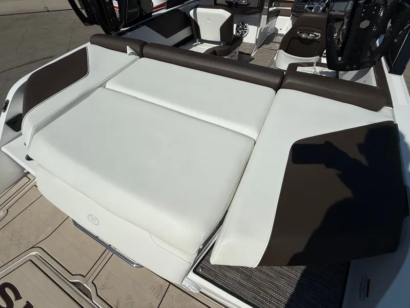 Slide: The Image of Cobalt CS23 Surf 2025 - 443