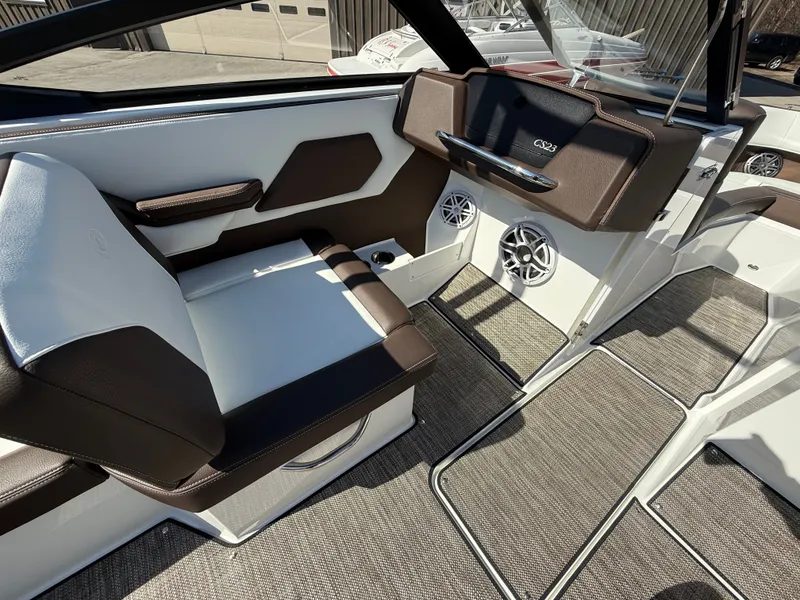 Slide: The Image of Cobalt CS23 Surf 2025 - 485