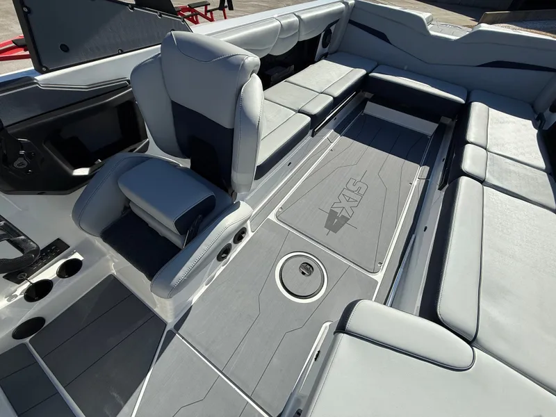 Slide: The Image of Axis T250 2025 - 608