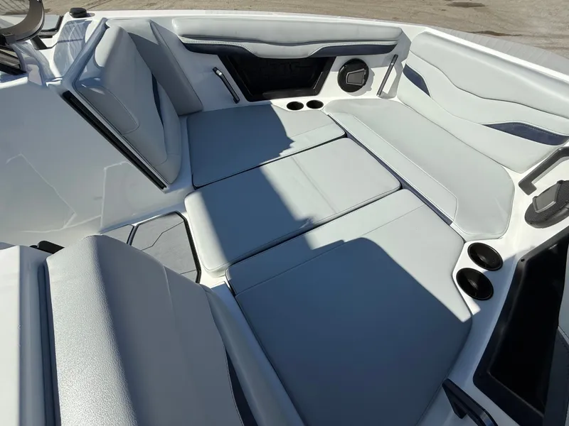 Slide: The Image of Axis T250 2025 - 636