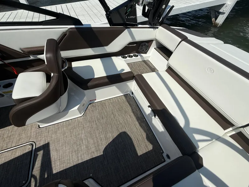 Slide: The Image of Cobalt CS23 Surf 2025 - 465