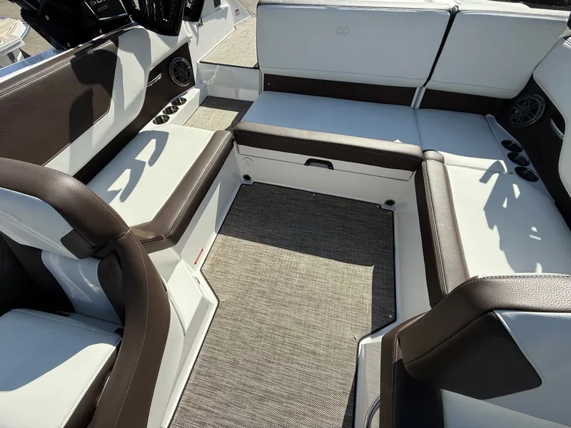 Slide: The Image of Cobalt CS23 Surf 2025 - 483