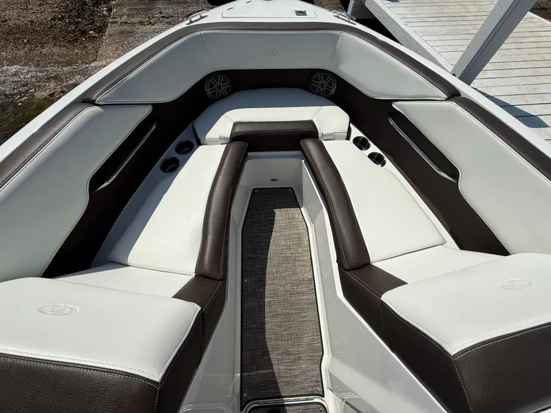 Slide: The Image of Cobalt CS23 Surf 2025 - 605