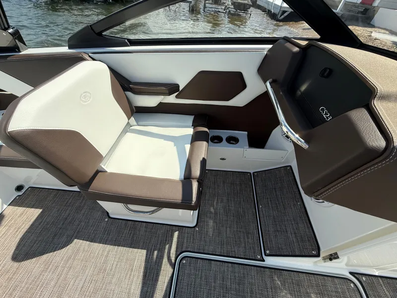 Slide: The Image of Cobalt CS23 Surf 2025 - 611