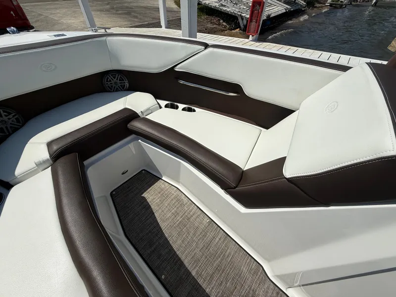 Slide: The Image of Cobalt CS23 Surf 2025 - 613