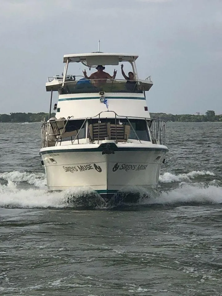 Slide: The Image of 1987 Hatteras 40 Double Cabin yacht cruising on open water. - 3