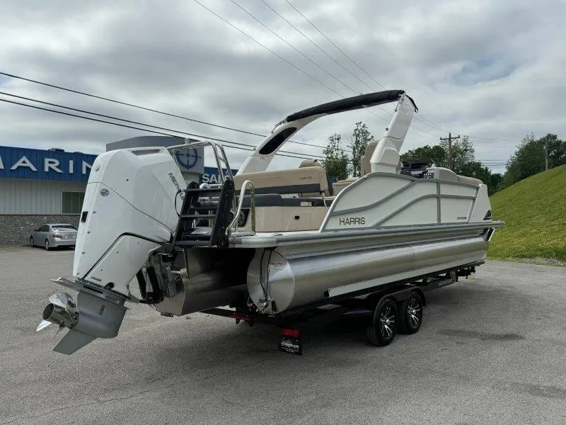 Slide: The Image of Harris Grand Mariner 230 SLDH 2025 - 16