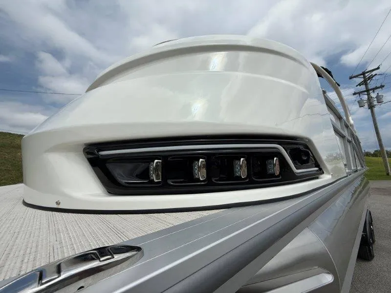 Slide: The Image of Harris Grand Mariner 230 SLDH 2025 - 17