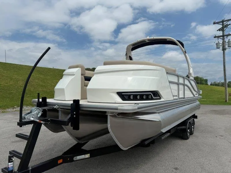 Slide: The Image of Harris Grand Mariner 230 SLDH 2025 - 18