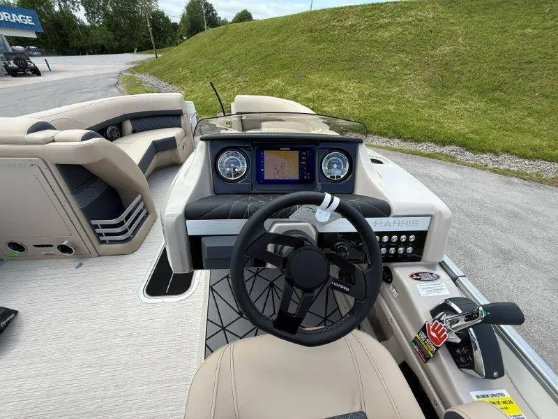 Slide: The Image of Harris Grand Mariner 230 SLDH 2025 - 25