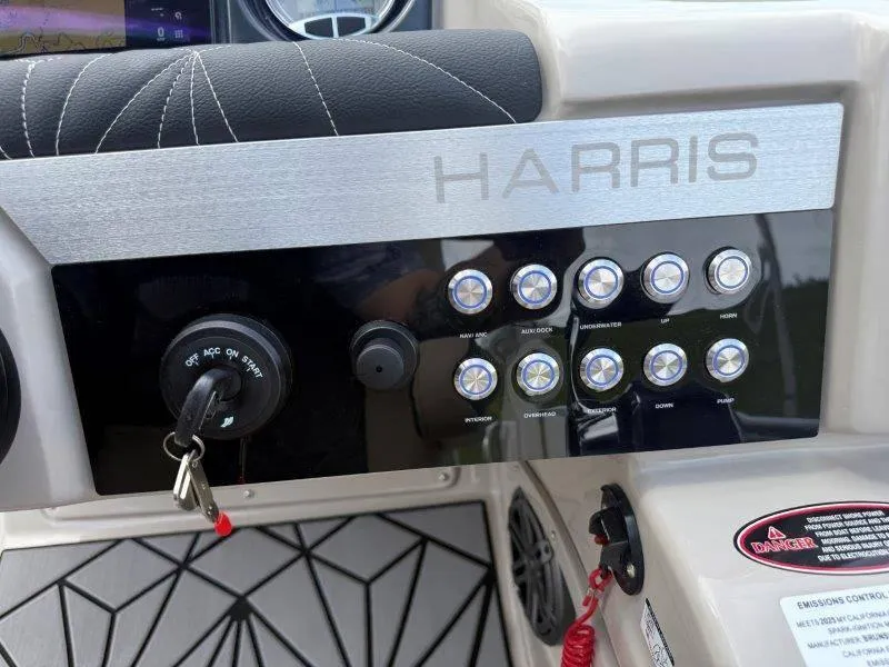 Slide: The Image of Harris Grand Mariner 230 SLDH 2025 - 28