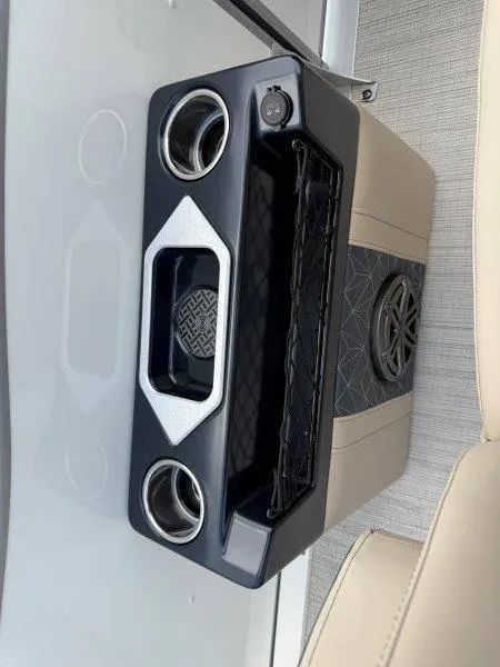 Slide: The Image of Harris Grand Mariner 230 SLDH 2025 - 33