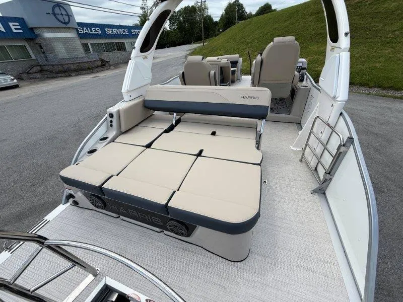 Slide: The Image of Harris Grand Mariner 230 SLDH 2025 - 34