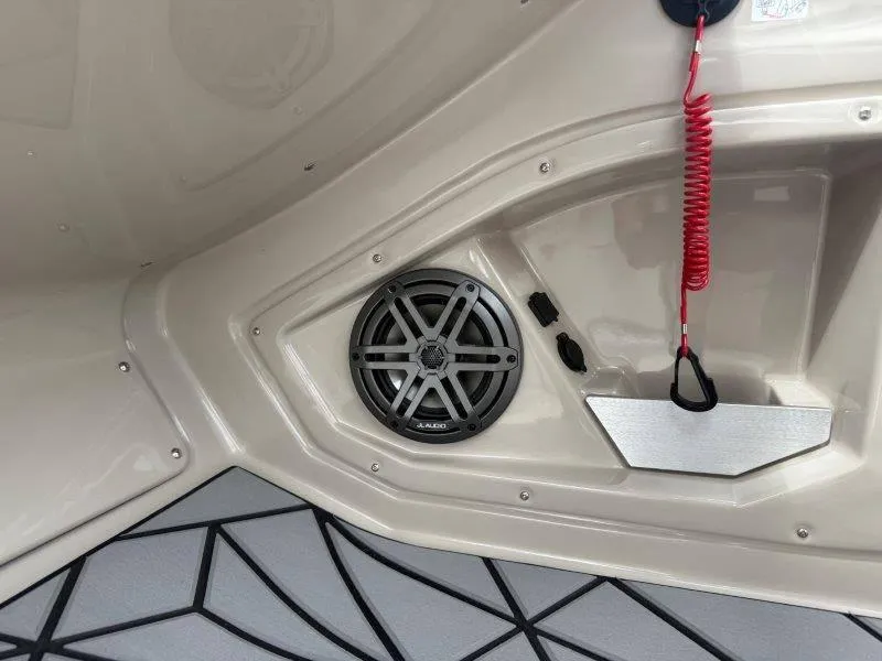 Slide: The Image of Harris Grand Mariner 230 SLDH 2025 - 39