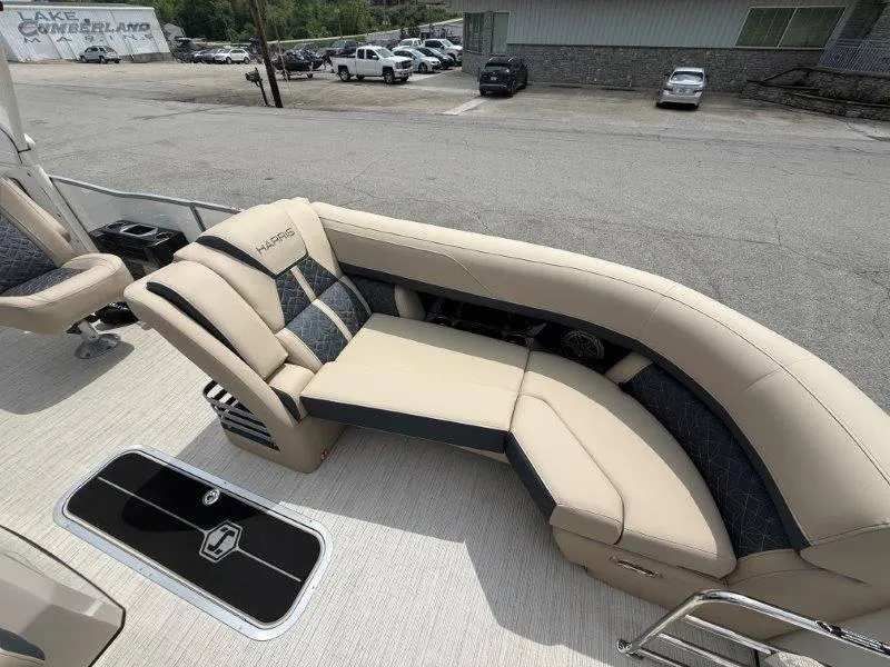 Slide: The Image of Harris Grand Mariner 230 SLDH 2025 - 40