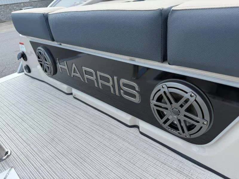 Slide: The Image of Harris Grand Mariner 230 SLDH 2025 - 41