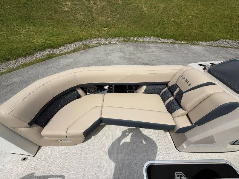 Slide: The Image of Harris Grand Mariner 230 SLDH 2025 - 46