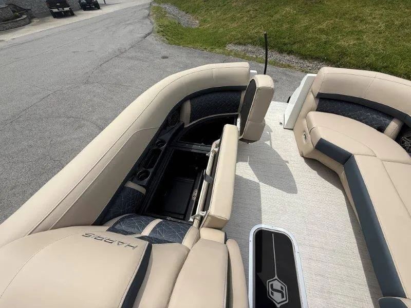 Slide: The Image of Harris Grand Mariner 230 SLDH 2025 - 48