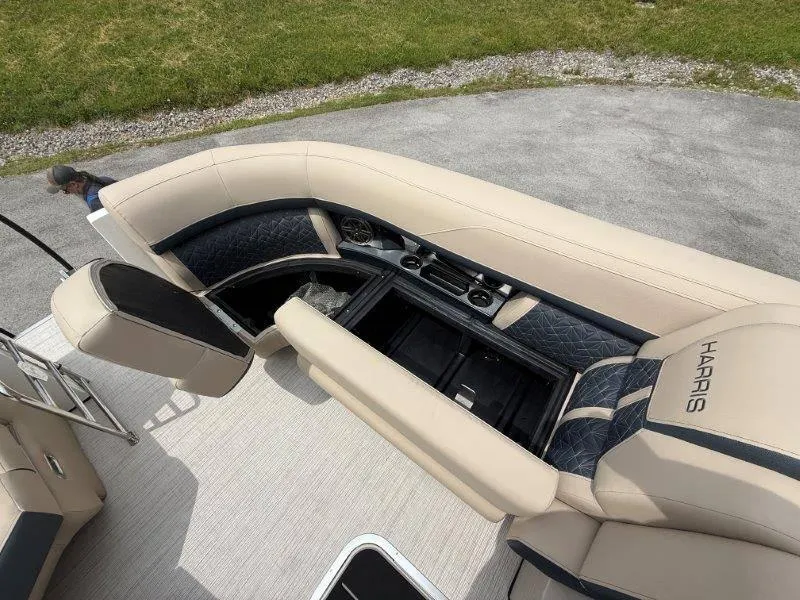 Slide: The Image of Harris Grand Mariner 230 SLDH 2025 - 49