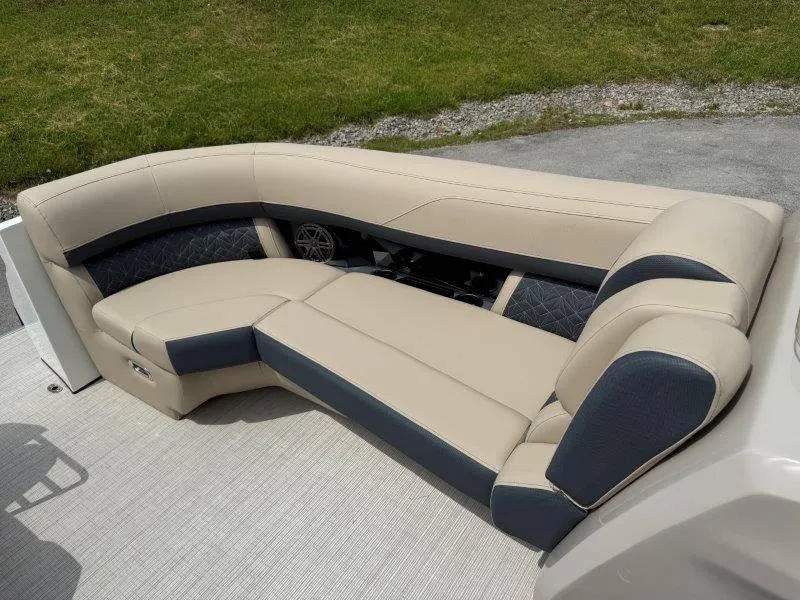 Slide: The Image of Harris Grand Mariner 230 SLDH 2025 - 51