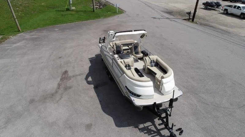 Slide: The Image of Harris Grand Mariner 230 SLDH 2025 - 7