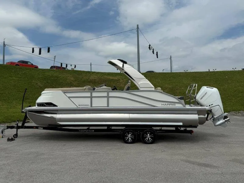 Slide: The Image of Harris Grand Mariner 230 SLDH 2025 - 9