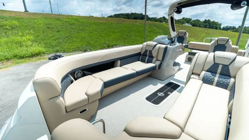 Slide: The Image of Harris Grand Mariner 250 SLDH 2025 - 23