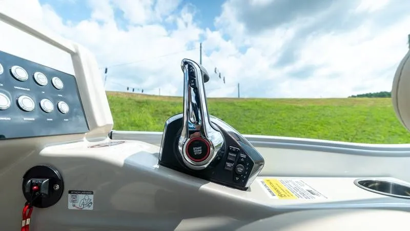 Slide: The Image of Harris Grand Mariner 250 SLDH 2025 - 25