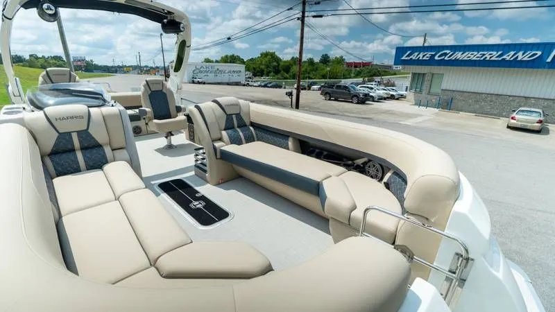 Slide: The Image of Harris Grand Mariner 250 SLDH 2025 - 26